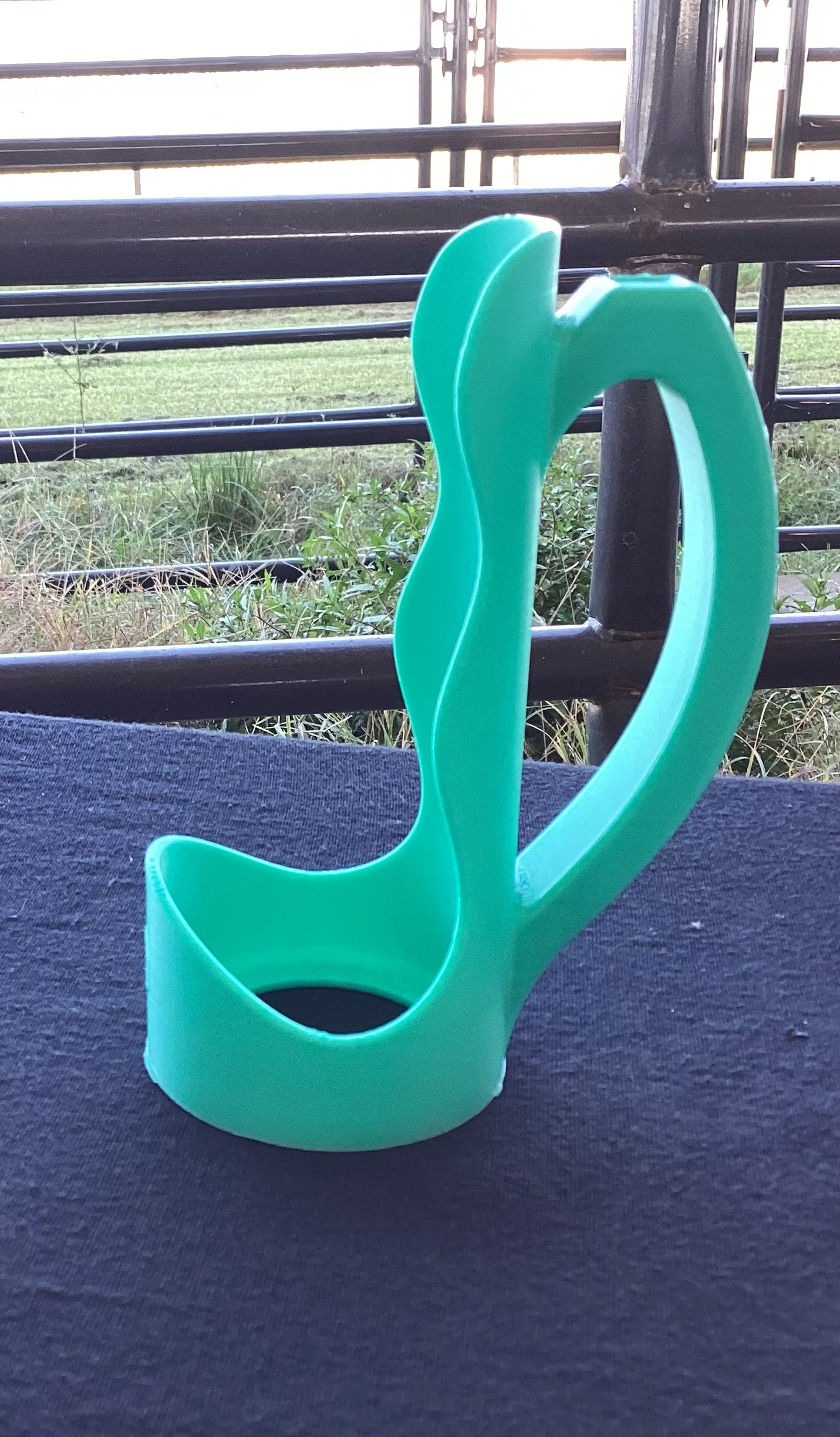Skinny can holder