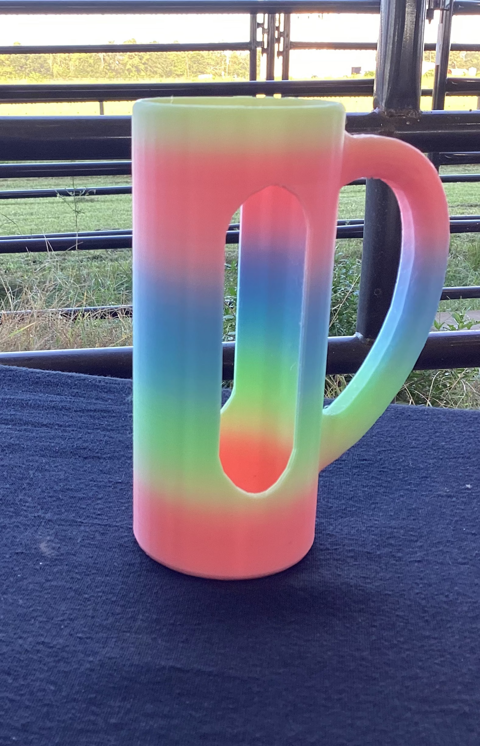 Skinny can holder